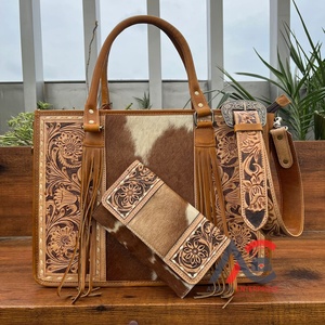 2025 vente en gros nouveauté en cuir de vachette usiné sac fourre-tout et pochette 2 pièces Combo ensemble en cuir véritable luxe Combo ensemble pour les femmes - Product Image 1