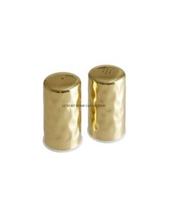 Juego de sal y pimienta de aluminio ligero y duradero diseñado para cocinas y mesas de comedor modernas con un aspecto elegante - Product Image 1