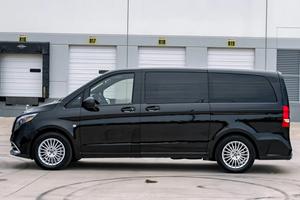 Mercedes-Benz Metris 2023 d'occasion en excellent état, conversion style Maybach - Product Image 3
