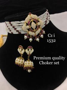 Exquisito conjunto de joyas de mosenita Kundan, collar y pendientes llamativos diseñados para bodas, recepciones y grandes eventos - Product Image 6