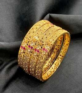 กำไลเจ้าสาวเคลือบสีทองและทันสมัยหรูหราพร้อมกำไลข้อมือแต่งงานแบบดั้งเดิมของ Kundan - Product Image 3