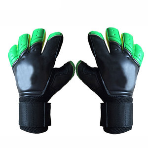 Ajustement parfait avec des gants de gardien de but à double fermeture conçus pour l'entraînement et le match. - Product Image 1