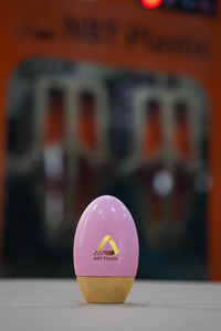 Botella de protección solar de plástico HDPE con logotipo personalizado NBT de alta calidad, diseño de belleza blanco o rosa para mujer - Product Image 4