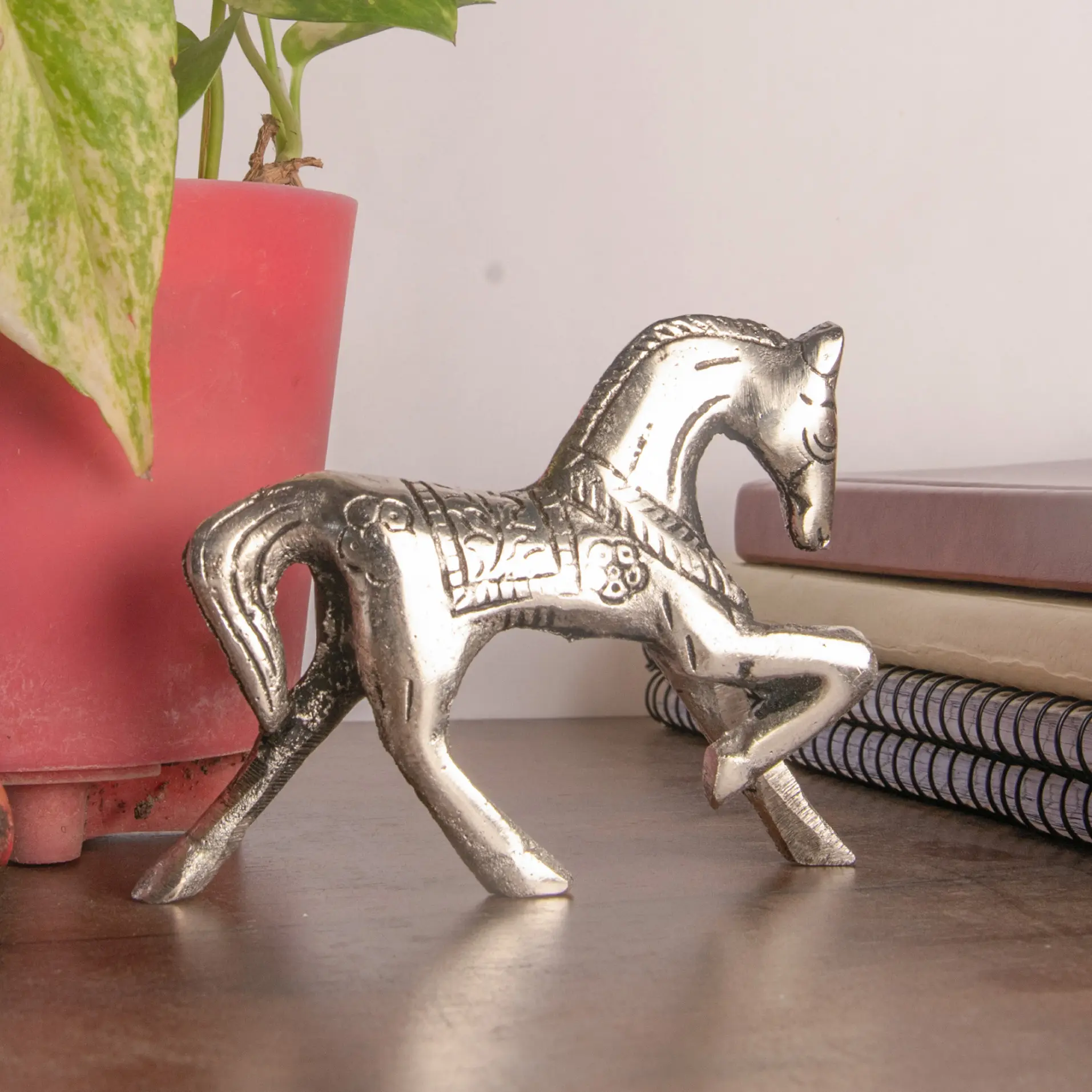 Bulk Groothandel Hoge Kwaliteit Messing Zilver Obsidiaan Paard Snijwerk Voor Geschenken Relatiegeschenk Zilver Paard Standbeeld Kantoor & Interieur