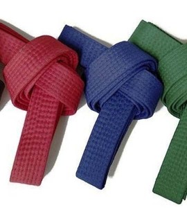Ceintures de karaté personnalisées en coton 100% - Durables, teintes unies, unisexes, pour bébés et tout-petits - Vêtements de sport - Product Image 1