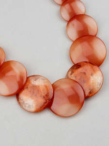 Bold Orange Résine Perle Collier À La Main Ronde Déclaration Bijoux Léger Chunky Collier pour Femmes À La Mode Pièce - Product Image 2