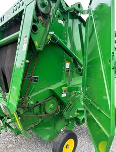 Presse à balles carrées M-Hale F5500, haute productivité, machines agricoles, couleur verte, moteur - Product Image 3