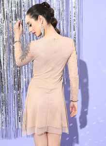 เดรสปาร์ตี้ตอนเย็นคอวีประดับด้วยลูกปัดและเลื่อมความยาวถึงเข่าสั้นสำหรับมื้อเย็นงานค็อกเทลและงานปาร์ตี้ - Product Image 4