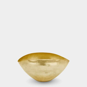 Bol à dattes en métal orné avec des motifs décoratifs, adapté aux maisons de luxe et aux belles compositions de table festives - Product Image 1