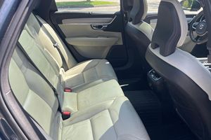 รถยนต์ Volvo V90 T6 R-Design AWD ปี 2021 สภาพดีเยี่ยม เครื่องยนต์ 4 สูบ Twincharged 316 แรงม้า สี Denim Blue Metallic - Product Image 5