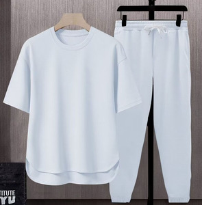 Completo Due Pezzi da Uomo Estivo con Logo Personalizzato OEM Ricamato o Stampato, T-shirt a Maniche Corte e Pantaloni Ampi a Tinta Unita - Product Image 6