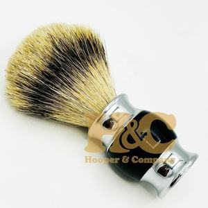 แปรงโกนหนวดคุณภาพพรีเมียม Hooper and Company ด้ามไม้สีดำ ขนแบดเจอร์แท้ ยั่งยืน พร้อมบริการสลักโลโก้ตามสั่ง - Product Image 6