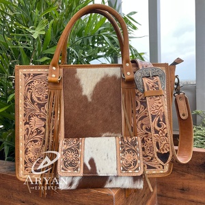 Sac fourre-tout et pochette en fourrure de vachette pour femmes, polyvalent et élégant, de haute qualité, avec bandoulière réglable, ensemble combiné en cuir usiné à la main - Product Image 1