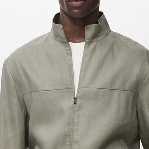 แจ็คเก็ตบอมเบอร์ผู้ชายแบบกำหนดเอง แจ็คเก็ตผ้าเมมโมรี่คุณภาพสูง ซิปหน้า ดีไซน์ทันสมัย สวมใส่สบาย ออกแบบตามสั่ง รุ่นปกติ ปี 2026 - Product Image 3