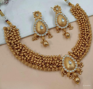 ENSEMBLE DE BIJOUX INDIENS TRADITIONNELS ET À LA MODE EN CUIVRE ENSEMBLE DE BIJOUX DE MARIAGE POUR FEMMES BOUCLES D'OREILLES ET COLLIER - Product Image 1