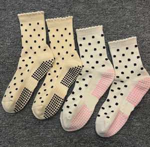 Calcetines de Algodón Personalizados con Volantes y Diseño de Lunares para Pilates y Yoga, Calcetines para Mujer con Agarre Personalizado para Tu Marca - Product Image 1