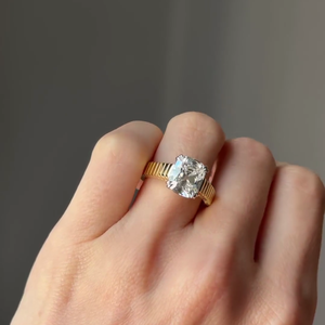 Bague de fiançailles pour femme en diamant de laboratoire certifié IGI 3,00 carats, taille coussin allongée unique, couleur D-E-F, pureté VVSVS0 - Product Image 1