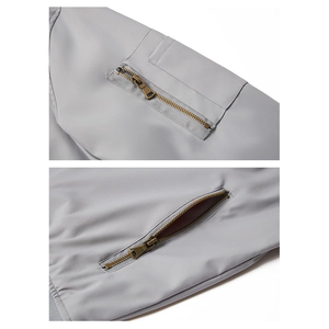 Chaqueta de bombardero ligera personalizable para hombre, cortavientos de tela suave y acogedora con cuello de piel sintética sostenible y logotipo personalizado - Product Image 4