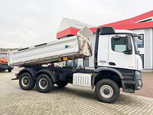 Camión Pesado Mercedes-Benz AROCS 3242-45 6x6 Euro6 Diésel 2015, Transmisión Automática, Volante a la Izquierda, 31-40T, Cámara 360, en Venta - Product Image 2