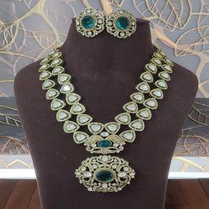 Ensemble de collier Moissanite Polki de qualité supérieure pour les femmes ensemble de collier traditionnel indien de luxe parfait pour les tenues de fête, les mariages - Product Image 1