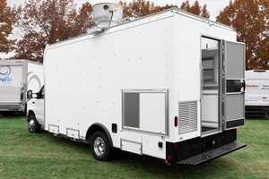 16-Foot E450 Cutaway Mobile Kitchen Food Truck with Fiberglass & Aluminum Construction Candy Service Rust Resistant GPS Tracking - Product Image 3