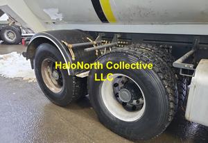 Camions d'occasion Renault C430 Tipper 8X4 Euro 6 à transmission automatique, moteur diesel, conduite à gauche, avec grue, benne basculante, tracteur et citerne (modèles 2014) - Product Image 6