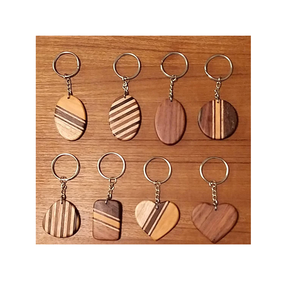 Vente en gros de porte-clés en bois gravé porte-clés personnalisé porte-clés en bois pour utilisation de cadeaux d'affaires pour différentes formes - Product Image 1
