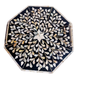 Plateau en bois traditionnel indien avec incrustation naturelle de nacre, poignée en acier, design en résine noire pour la maison et le service - Product Image 1