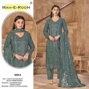 Conjunto de traje de algodón y Chanderi de diseñador de diseño único con patrones elegantes para fiestas de oficina y ocasiones especiales a la venta - Product Image 2