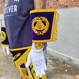 Nouvelle Régalia maçonnique : tablier, collier, manchettes et bijoux de Grand Maître - Product Image 6