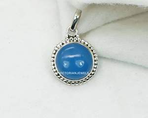 925 plata esterlina sólida mayo mes piedra natal Calcedonia azul con ajuste de bisel colgante de forma redonda - Product Image 4