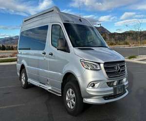 Sprinter 2500 Airstream Edition 4x4 d'occasion 2021, conversion complète en camping-car, Turbodiesel V6, 4 roues motrices - Product Image 1