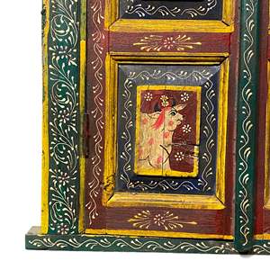 Fenêtre en bois peinte à la main avec des caractéristiques de design traditionnel, motif portrait - Product Image 5