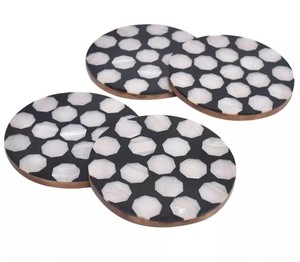 Posavasos de resina y madera de forma redonda, Juego de 4 con patrón de panal, elegantes posavasos para bebidas para la decoración de la Mesa del hogar y el uso de regalos - Product Image 3