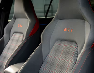 รถยนต์มือสอง Volkswagen Golf GTI S ปี 2023 สภาพดีมาก ขายดีที่สุดในตลาดรถยนต์มือสองทั่วโลก - Product Image 3