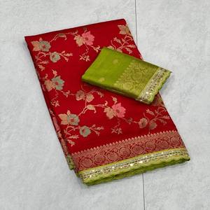 Sari de Seda Dola VASTRA COTTAGE con Bordado Meenakari, Ribete de Cordón y Lentejuelas, Pallu de Zari con Blusa en Contraste - Product Image 3