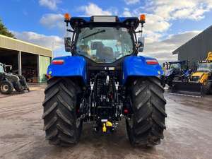 Le plus récent tracteur multifonctionnel 176HP New Holland T7 210 avec cabine et climatisation - Product Image 4