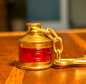 Artículo de Decoración para el Hogar de Alta Calidad, Linterna de Latón Vintage, Llavero Rojo Náutico Hecho a Mano, Lámpara de Alta Calidad, Elegante y Hermosa - Product Image 1