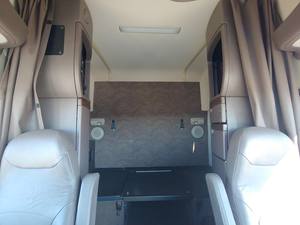 Camion tracteur Volvo VNL64T730 2015 - Conventional - Sleeper Truck, Euro 4, Transmission Automatique, Véhicule Logistique Haute Capacité - Product Image 5