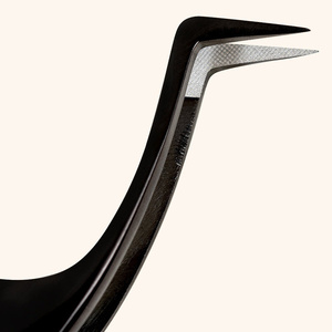 Pince à épiler à extension de cils et de sourcils en acier inoxydable de qualité supérieure Finition noire Conception élégante à pointe inclinée - Product Image 4