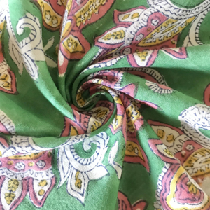 CHHAAPE Tela de Algodón Estampada a Mano para Mujer, Diseño Floral Paisley Multicolor |   Textil Indio con Base Verde para Adultos - Product Image 1