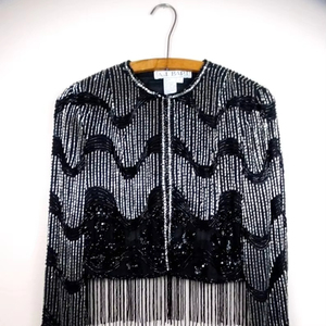 Robes de soirée luxueuses et élégantes en mousseline de soie avec broderie de perles de cape perlée et enveloppement en cristal pour les événements formels - Product Image 1