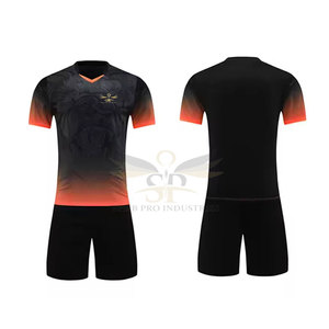 Uniforme de football de couleur unie de haute qualité 100% Polyester Team Wear Uniforme de football de meilleure qualité - Product Image 4