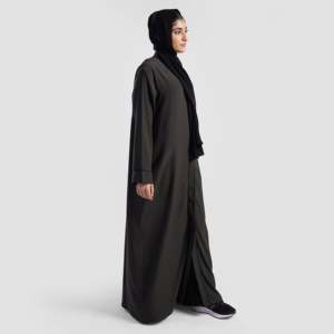 Abaya Aveline Modeste Olive Lavable – Caractéristique Pratique - Product Image 4