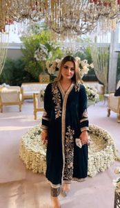 Broderie indienne/pakistanaise sur une longue Kurta avec des perles de verre en cristal de pantalon de brocart et des vêtements de fête décorés en dentelle de travail Dabka pour 2024 - Product Image 2