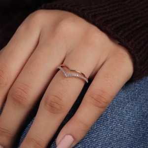 Bague Moissanite en forme de V taille brillante en argent sterling S925 plaqué or 18 carats bijoux empilables certifiés IGCI - Product Image 1