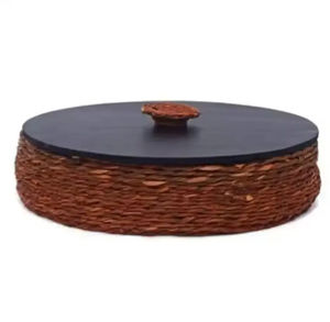 Pot de stockage et de service Chapati de conception de corde de vente chaude avec un couvercle en métal élégant parfait pour une utilisation professionnelle de restauration - Product Image 1