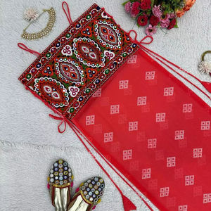 Magnifiques Kurtis en Georgette Douce Synthétique pour Femmes, Vêtements Indiens et Pakistanais - Product Image 1