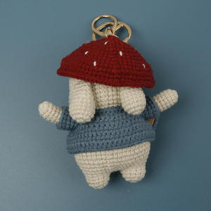 Nuevo Colgante de Ganchillo Hecho a Mano, Muñeco de Conejo Retro con Sombrero Rojo de Hilo, Lindo Amuleto para Bolso con Ojos Grandes - Product Image 2
