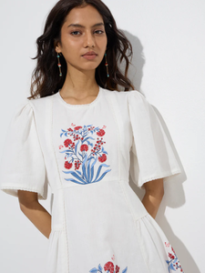 Robe trapèze en coton mélangé à motifs floraux blancs de Bombay Paisley - Product Image 3